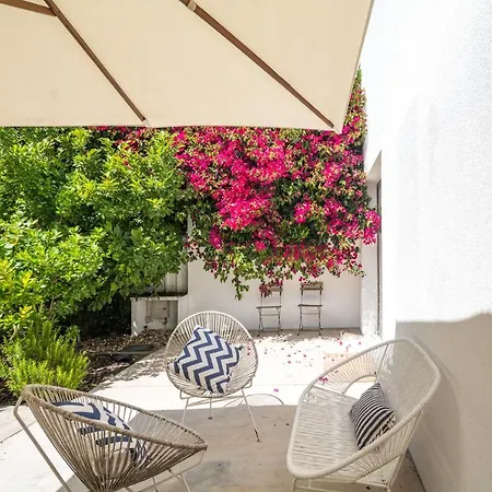 Meco Beach House فيلة